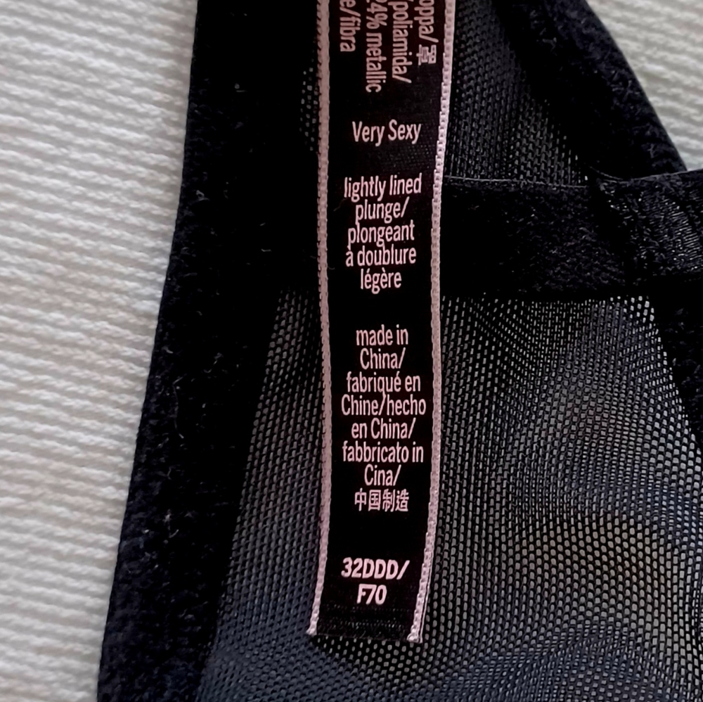 Victoria's Secret Very Sexy Lightly Lined Plunge Bra, size 32DDD - Picture 16 of 16